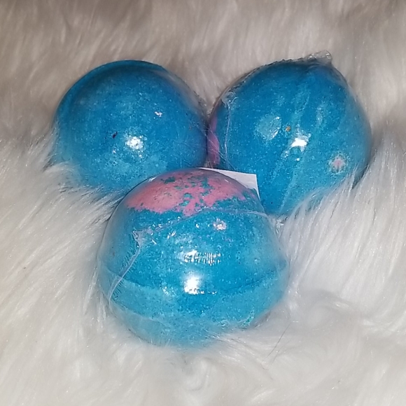 Natural Organic Moonlight Roses Bath Bombs - Picture 3 of 15